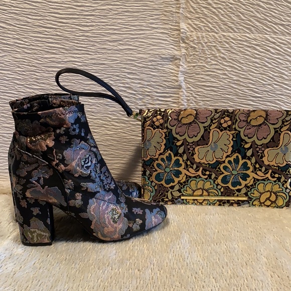 Steven Madden clutch with Kenneth Cole booties. - Picture 2 of 12